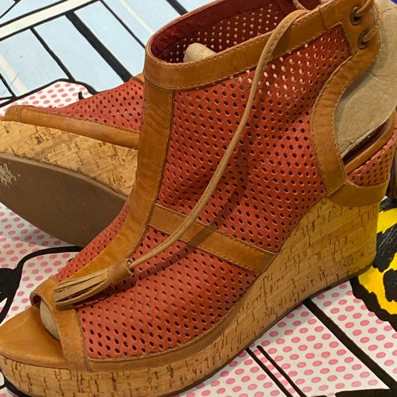 Fall Wedges Tassel Back Tie - Picture 6 of 9